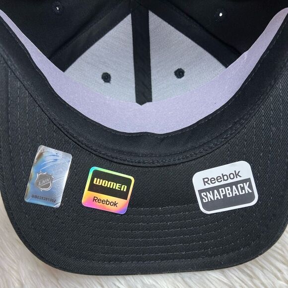 Reebok Women’s NHL Boston Bruins Sequin Hat - Picture 4 of 5